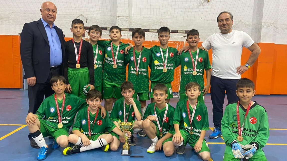 Okulumuz Küçükler Futsal katogerisinde Niğde İl Birincisi oldu.